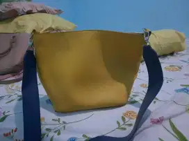 Tas miniso kuning