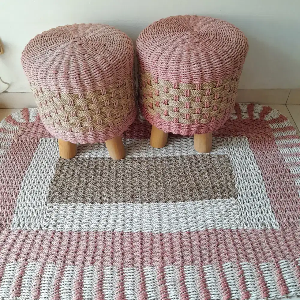Stool & karpet dari enceng gondok