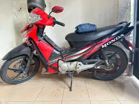 Supra x 125 R merah