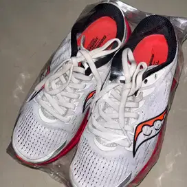 Sepatu Lari Saucony Endorphin Speed 3