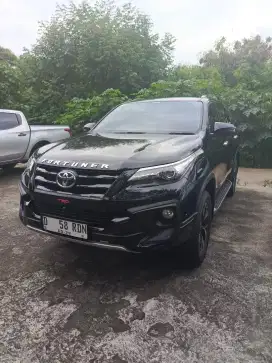 Fortuner 2.4 VRZ TRD Sport 2019 Solar