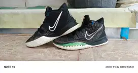 Nike Kyrie ukuran 44