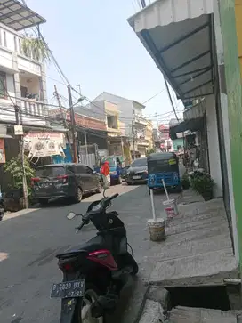 Strategis di Pademangan Jln lebar 2 mobil dekat Indomaret 5 Kamar