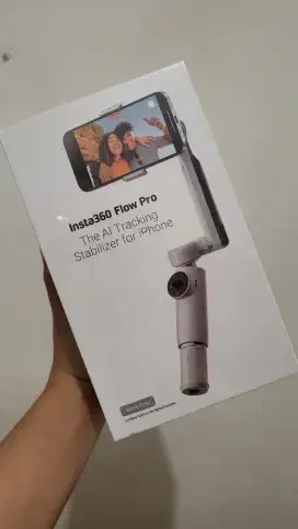 Stabilizer Insta360 flow Pro baru