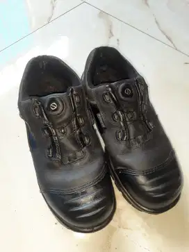Sepatu safety dr osha 43