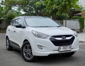 HYUNDAI TUCSON 2.0 XG AT BENSIN PUTIH 2013 KM 126rb