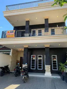 Jual rumah 3 lantai full Renovsi, Jual termasuk isi rumah