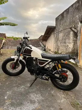 Motor custom Basic Yamaha Byson