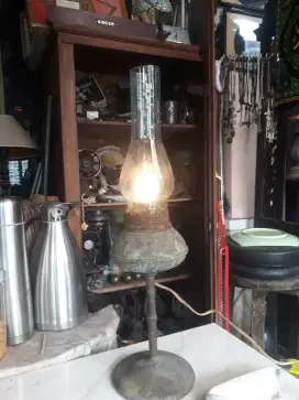 Lampu minyak senthir meja antik