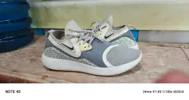 Nike running size 44 lunarcharge essential