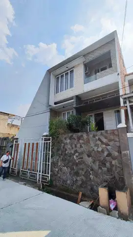 Rumah 2 Lantai 7 Kamar Mekarsari Rapi
