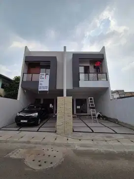 Rumah Modern 3 Lantai Harga Ekonomis dekat Stasiun KRL Pasar Minggu