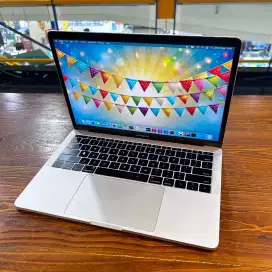 MACBOOK pro 13 inch , 2017