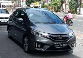 HONDA JAZZ RS MANUAL PLAT DENPASAR LOW KM