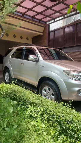 Toyota Fortuner 2010 Bensin