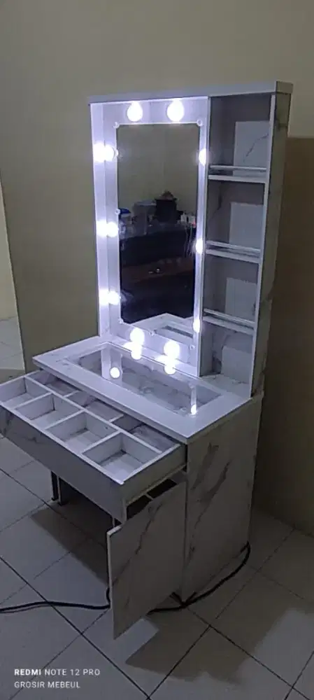 Mejq rias terbaru ada lmpu nya mnga redy siap order