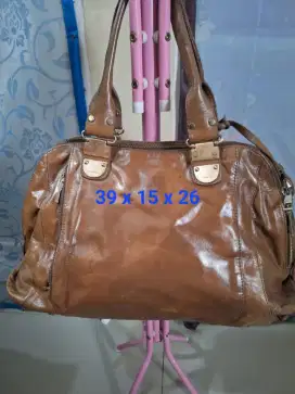 Tas  branded comico
Coklat kulit asli
Limited edition
Uk39 x 15 x 26
P