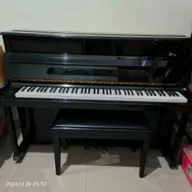 Piano klasik merk Samick