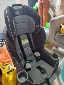 Car seat anak merk graco