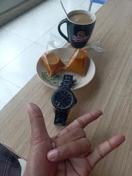 Di jual jam Bonia ori dan lkp no minus wa dan hp aja  cow atau cew