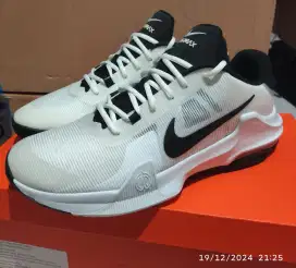 Nike Airmax impact 4