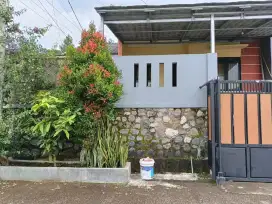 Rumah view  bukit dan pegunungan