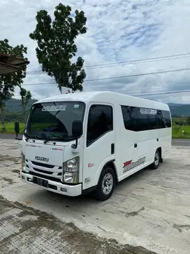 Isuzu elf nlr55 lx bus