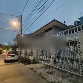 Rumah Lama Butuh Renovasi 2 Lantai di Kepa Duri