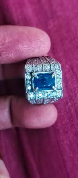 Similar to royal blue safir