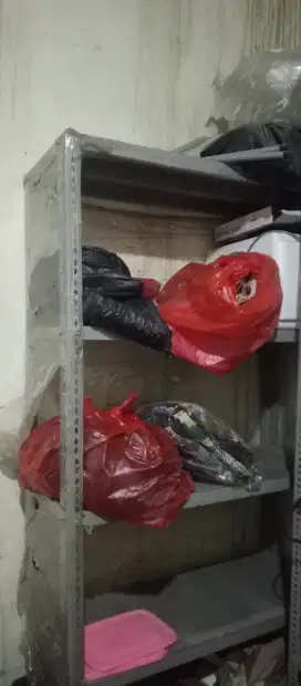 RAK besi 4 SUSUN kokoh Masih bagus