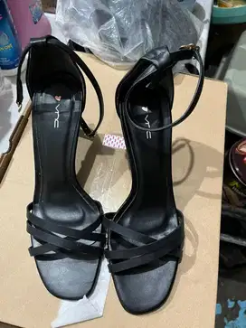 HEELS VNC LIKE NEW UK 7