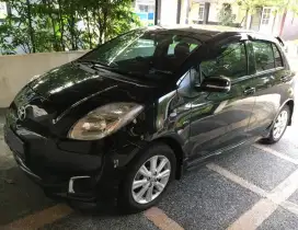 Toyota yaris E at 2013 hitam tangan 1