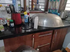 Meja granit lengkap dengan lemari penyimpanan dibawahnya
