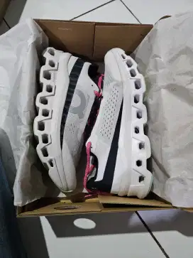 100% NEW ON CLOUDMONSTER MEN SIZE 42 100% ORI BELI DI JEPANG