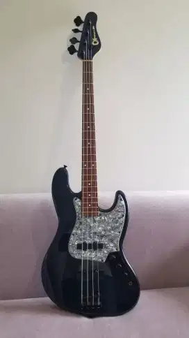 CHARVEL JAZZ BASS MADE IN JAPAN