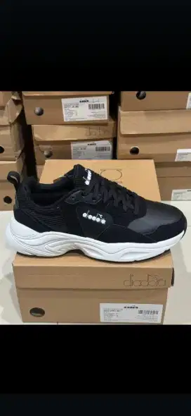 Sneakers Sepatu Pria Diadora original 41 & 42 sport station