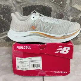 Sepatu running new balance