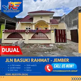 RUMAH DI JALAN UTAMA PERUM TAMAN GADING JEMBER