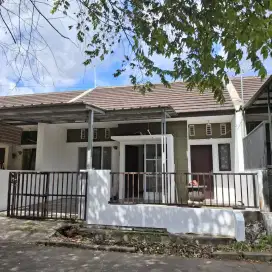 Disewakan tahunan rumah di Taman Kopo Katapang