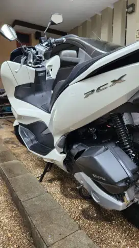 Motor Honda PCX Putih 2018 CBS Mulus Bandung Kodya Like New KM 8 rb