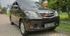 Di jual avanza g matic 2010 warna hitam plat b pajak on km 158rb an