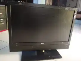 Tv lcd merk LG 24