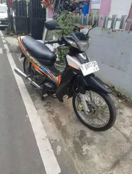 VEGA R TAHUN 2004