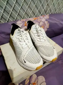 Air Max 270 (100% Authentic) - 43 Preloved