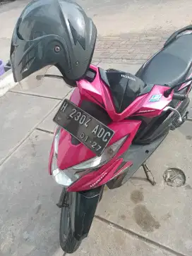 Honda Beet warna Magenta