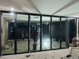 Tukang pintu kaca