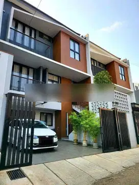 Dijual Rumah 3 Lantai Siap Huni di Ampera Jakarta Selatan