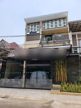 Rumah 3 Lantai Siap Huni Di Pelepah Elok Kelapa Gading Jakarta Utara