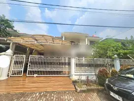 Rumah mewah dengan fasilitas kolam renang di Era mas.2000 cakung jakar