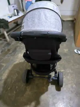 Stroller Bayi atau kereta Bayi